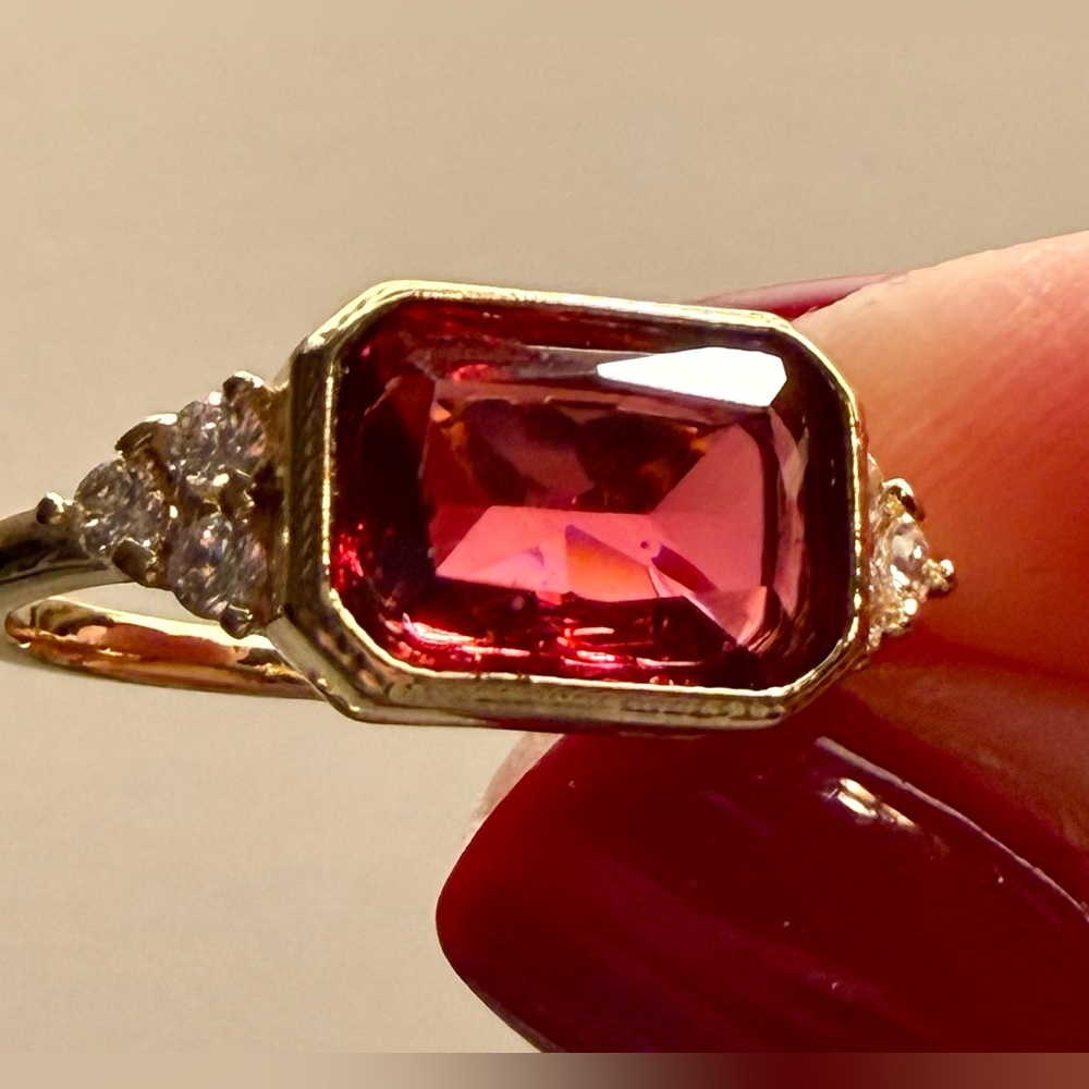Ring - sz 8 gold tone w/large red rhinestone & tiny clear rhinestones. New! BOGO - Picture 3 of 12